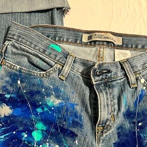 Hand painted capris jeans.